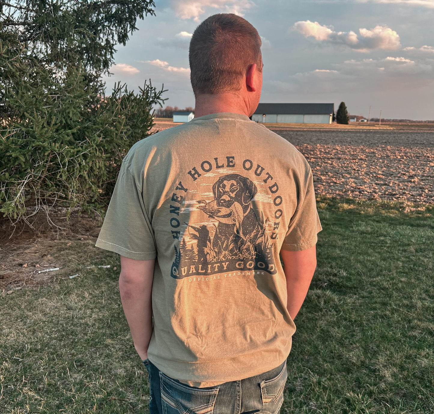 Men’s Honey Hole Lab Retriever Hunter Tee