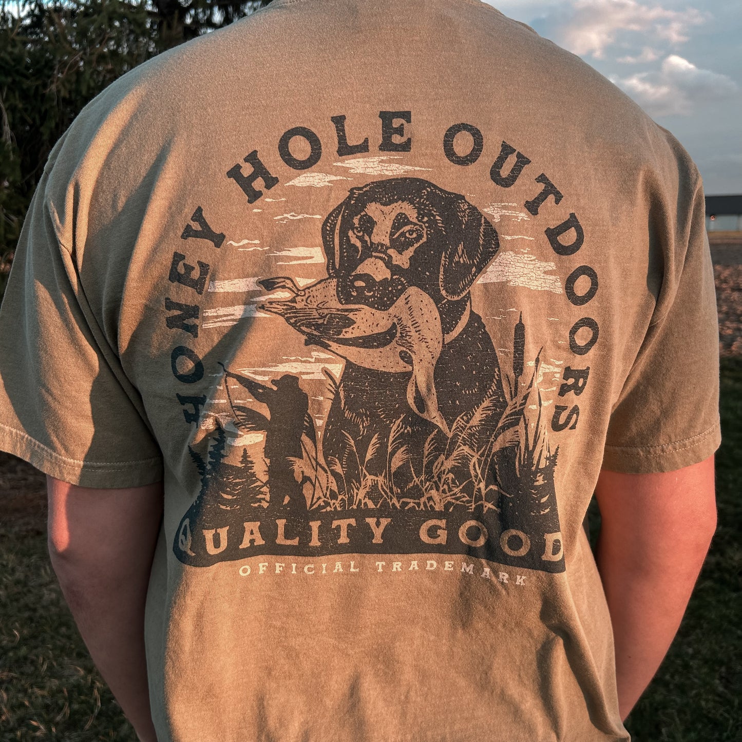 Men’s Honey Hole Lab Retriever Hunter Tee