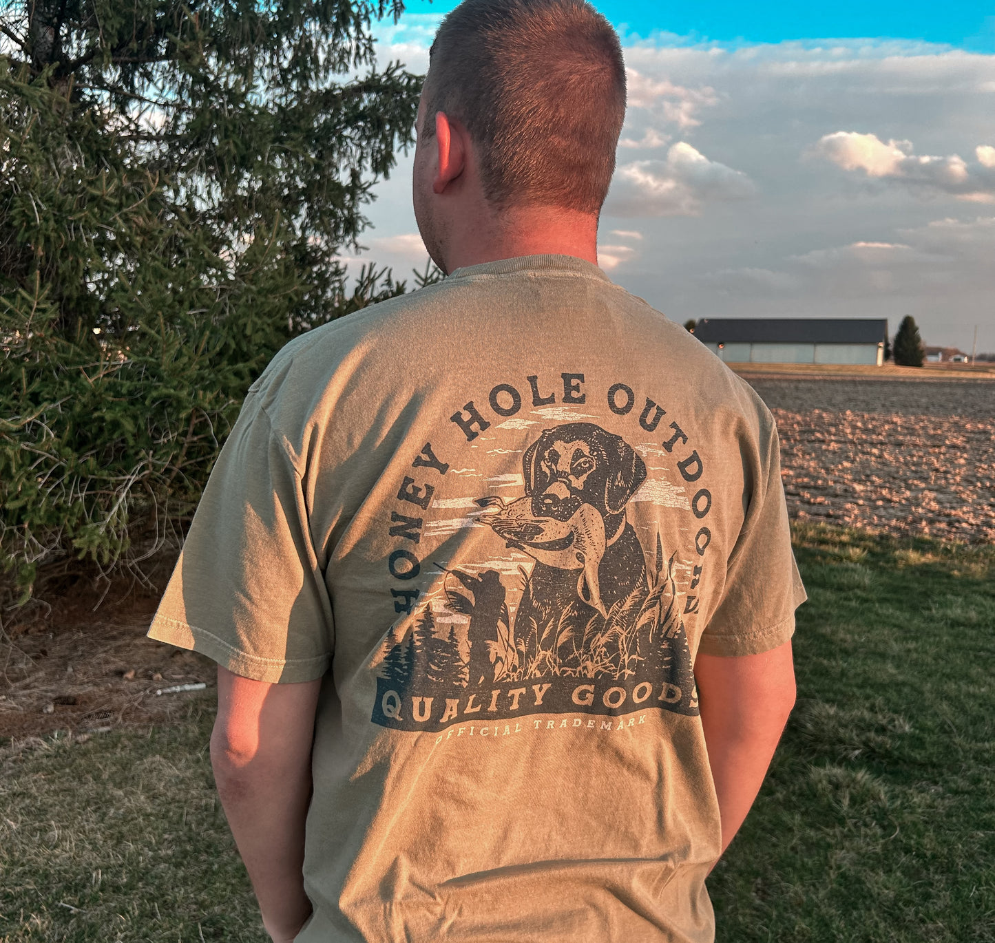 Men’s Honey Hole Lab Retriever Hunter Tee
