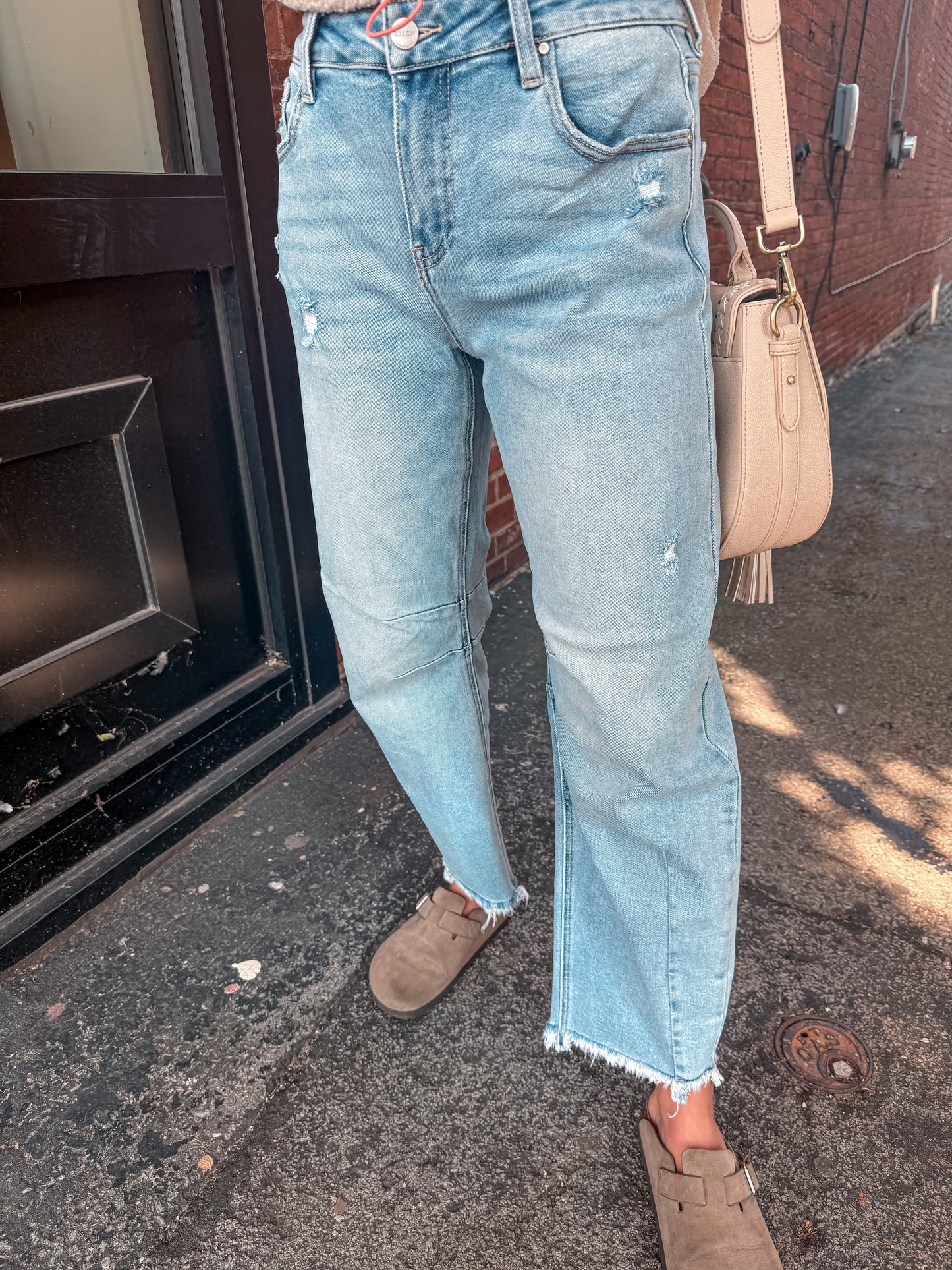 Light Wash Barrel Risen Jeans