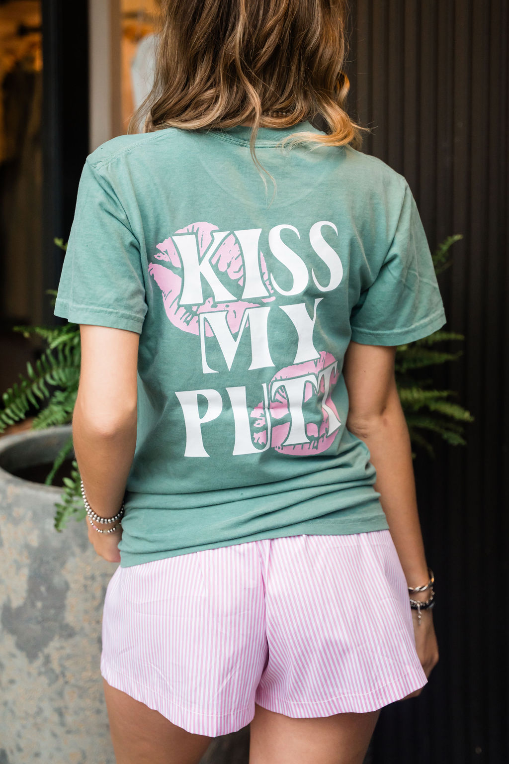 Kiss My Putt Graphic Tee
