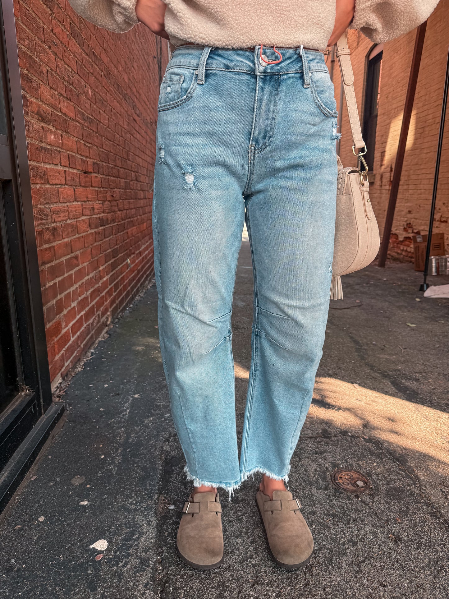 Light Wash Barrel Risen Jeans