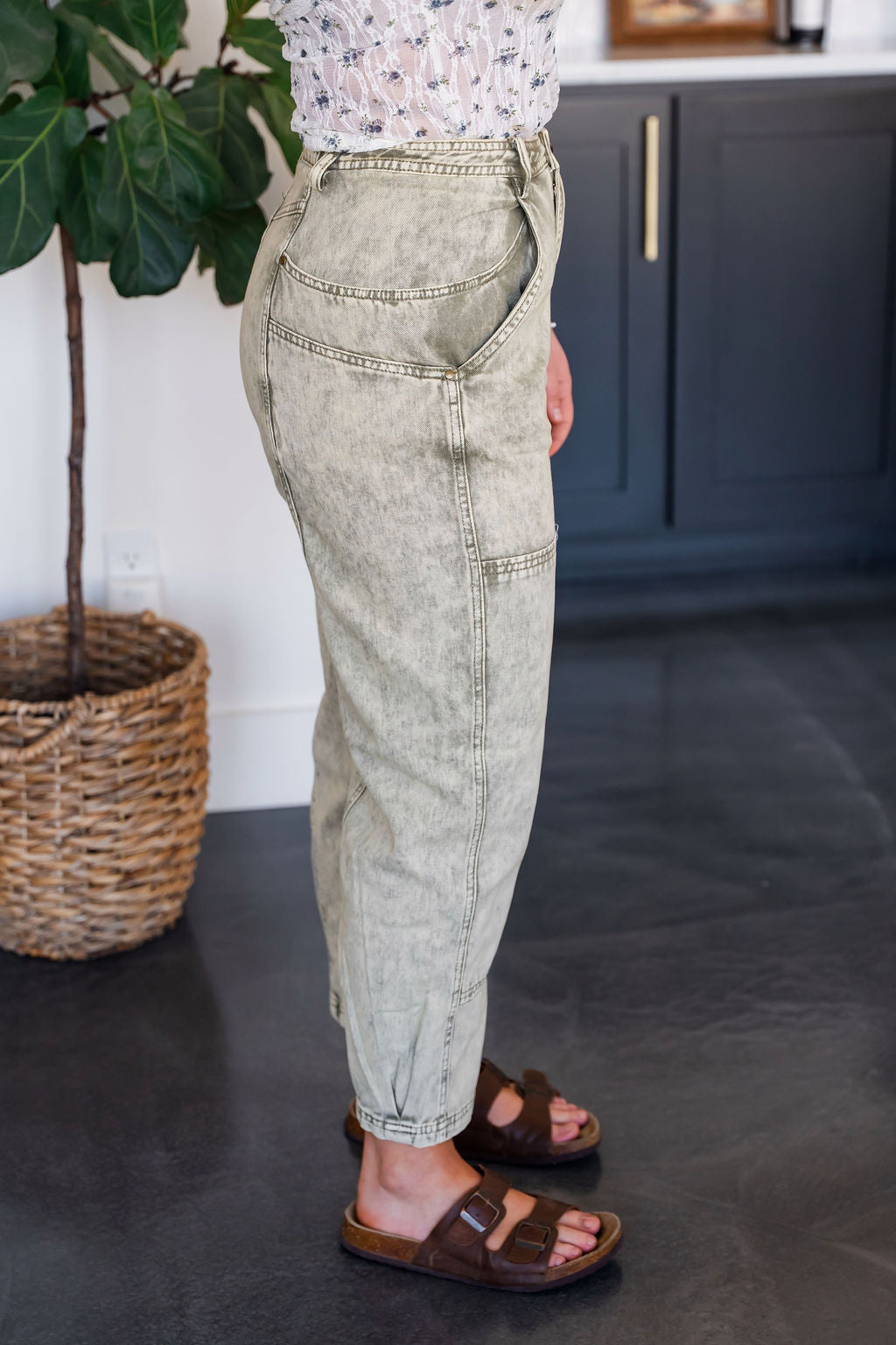 Mineral Wash Barrel Jeans